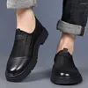 Chaussures décontractées mâles mâles respirant des hommes de marche noire gris glissé pour les hommes