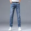 Jeans masculinos Blue Stretch Slim Stousers retenamente Luxo de luxo de luxo de maré de moda de maré bordado cem modelos