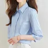 女性用ブラウスQoerlin Blue White Shirts olターンダウンハーフスリーブレース刺繍ホローソリッドオフィスレディースエレガントなブラウストップス