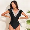 Frauen Badebekleidung 2024 Weiß schwarzer Kontrast Ein Stück Badeanzug Deep V Hals Rüschen Mesh Patchwork Platte Draw String Strandanzüge.