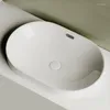 Смесители раковины в ванной комнате полуэклеированная лице