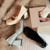 Casual schoenen Koreaanse versie zorgvuldige machine bowknot single square teen mary jane veer ondiepe patent lederen hoge hakken