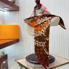 Malle Fleurs Square Schal Designer Frauen Seide Schal Leoparden Monogramm geprägtes Muster Hijab Mulberry Seide 90 Quadratmodelle Fashion Bandeau