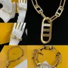 Colliers de chaîne cubaine de qualité supérieure verrous Bracelet Designer Femmes Bijoux Set Letters Tags Inranging Diamond Bracelets F Golden Pendants Collier Collier