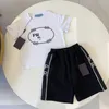 Baby Kids Clothes Set Designer Tshirts Shorts Tracksuits Letter Print Kort ärm T-shirts pojkar flickor barn t skjortor ungdom småbarn toppar barn lyxmärke tees tees