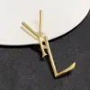 Brassici classici Spille Designer Lettera Retro Gift Gold Color Pins Women Fashion Beads Female Abbigliamento Female Stume in lega per cappelli Accessori Supply