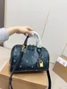 Women's Shoulder Bag Designer Chain Bag High Quality Diagonal Straddle Bag, beautiful bag simple ang versatile,with high aesthetic value,size:27*18cm,21cm*11cm.