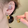 Pendientes de sementales 2024 Geometría de diseño Letra de forma de piña de cristal amarillo para mujeres joyas de moda