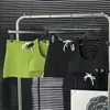 Zweiteilige Kleiderdesignerinnen Frauen Buchstaben Stickerei Avocado Green Tank Crop Top und Minirock Twinset 2 Stück Kleideranzug SML XCQP