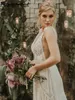 Boheemian Deep V-Neck Open Back Wedding Jurken A-Line Mouwloze Appliques Lace Pleat Country Bridal Jurk