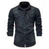 Camisas casuais masculinas jeans de algodão elástico 2024 camisa de cowboy masculino de manga longa qualidade fit fit macharwear bolso de bolso de designer de designer de designer