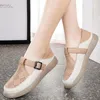 Zapatos informales Summer 2024 Sandalias de combate de cuero para mujeres Botthidos suaves de lujo elegante para madres de mediana edad y ancianos