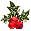 Broches 2024 Couleur rouge vert Crystal Christmas Fruit Broche pour femmes Cherry Pin Design Accessoires Bijoux d'hiver Bijouts d'hiver