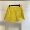 Shorts femininos 2024 Letra de verão decoração A-line com alta aparência de moda de cintura versátil e aparência esbelta