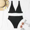 Swimwear pour femmes Bikinis hauts et hauts sexy 2024 Femmes licou brésilien Bikini ensemble de maillot de bain noir