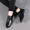 Ubieranie butów Złote Sapling swobodny biznesmen Modka Formalna Oxfords Męskie mieszkania Eleganckie męskie buty ślubne