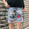 Summer Loose and Perforated Jeans Korean Version Högkvalitativ tunn söt anime tryckt denimshorts för män kvinnor 240429