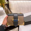Дизайнеры роскошные сумочки сумки квадратные мешки с цепью FA настоящие кожаные сумки женщины для плеча высококачественных лопаток Black Bag Mini Bag Bag Bag 2024