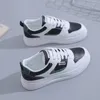 Lässige Schuhe Frauen Mode -Sneaker Buchstabe Patch Farbblock Skate Low Top Schnürung 2024