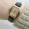 Armbanduhren Vintage Zeiger Damen Uhren Quarz Uhr MINIMALIST ROMANISCHE ZULICHTIG DIAL WAHREN ARBEGEBNET MIT DER LEDERSACHTAKT FÜR Women Reloj