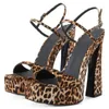 Scarpe da pista da pista da nightclub europea e americana per leopardo sexy banchetti spessi tacchi alti sandali solati 240418