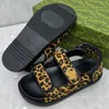 Sandales dubbele giet femme dames dubbele sandalen 771748 designer sandalen bruin zwart luipaard print bont effect stof sandaal platte sandalen nieuwste collectie sandaal