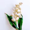 Broschen elegante Vintage Emaille Flowre White Golden Plated Metal Bell Orchid Anzug Kleidermantel Frauen Brosche Pin