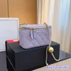 Sac de maquillage de créateurs avec miroir sacs cosmétiques en cuir Diamond Gold Perle Ball Hardware Matelasse Case cosmétique Purse Cross Cross Body Bodage Handsbag 16cm