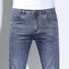 Herren Jeans Herren Mode Applices Mid-T-T-Mid-T-T-Mid-T-T-Mid-T-T-Tätigkeiten-Business-Denimhose Gerade Slim Blue Blue Four Seasons