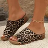 Hausschuhe Frauen Leopard Plattform Sommer weicher Boden lässig Sandalen Frau Leichtes Anti-Slip-Strand-Flip Flops Plus Size 43