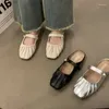 Casual schoenen 2024 Fashion Flat Single Dames Summer Out Retro Square Toe Fairy Style Beach Slippers