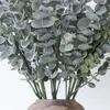 装飾的な花シミュレートされたユーカリ植物5つの枝の頭のある家の装飾を備えた人工植物