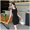 Casual jurken zomer slanke gebreide bodycon vest-jurk vrouwen sexy holle mouwloze o-neck mini elegante knoppen feest k241