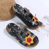 Kapcie Summer Retro Plum Baotou Fashion Totem Grube Solle Anti Slip Sandals Outdoor Beach Flat Buty platformowe