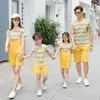Family Clothing Summer Matching Outfits Moeder Dochter T -shirt Jurken Dad zoon T -shirtshorts paar vakantie 240418