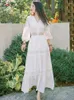 Casual jurken vrouwen romantisch witte sexy holle out kanten lagere patchwork maxi fairy v nek omhoog lantaarn mouw strandjurk lente zomer