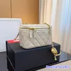 Sac de maquillage de créateurs avec miroir sacs cosmétiques en cuir Diamond Gold Perle Ball Hardware Matelasse Case cosmétique Purse Cross Cross Body Bodage Handsbag 16cm