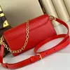 Designer Red Leather Twist West Pochette Small Bag de Small Bag