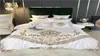 Conjuntos de ropa de cama White Luxury European Royal Bordery 60s Satin Silk Algoding Redding Set Vivet Cover Cama Linen Instituida Píldora 5975618