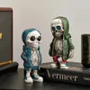 Figurines squelettes gothiques Cool Resin Hand Crafts Statue Skull Halloween Skull Ornements horribles pour le décor d'armoire de télévision de bureau à domicile 240425