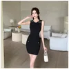 Casual jurken zomer slanke gebreide bodycon vest-jurk vrouwen sexy holle mouwloze o-neck mini elegante knoppen feest k241