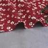 Tissu vintage à imprimé floral tissu coton foncé papline nef rouge pour couture robes bricolage faits à la main par un demi-mètre d240503