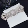 Boutique 925 Zilverplated broche merkontwerper Nieuwe boogvormige modieuze trendy broche hoogwaardige diamant inleg hoogwaardige broche met doos verjaardagsfeestje