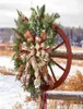 Fleurs décoratives Couronnes de Noël Couronnes d'hiver Farmhouses Roue rouge Wagon Wreath Garlands pour la porte d'entrée Holiday WR1889727