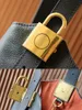 Designerväskor Luxury Shopping Bag Cowhide Handväska axelväska Lyxig påse Underarm Bag Fashion Travel Bag Garge Capacity