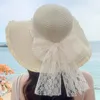 Breda randen hattar Sun Hat Stylish Women's Lace Bow Straw With Faux Pearl Decor Cracked Hem Lightweight Beach For Outdoor