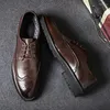 Sapatos casuais Moda dos homens e outono British Retro Block Couro esculpido Tamanho grande