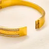 Charm 18K Gold plattiert Frauen Armband Luxusdesigner Schmuck Geschenk Armband Edelstahl ohne Änderung Farb Bangle Classic Logo Armreifen mit Schachtel
