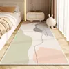 Minimalistische lus fluwelen slaapkamer bedkamer beddekte crème lucht tpr anti slip lange strip vloermat gemakkelijk te behouden vuilbestendig en bed voorste voet