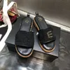 Chanells Shoe nouveau designer femmes pantoufles à fond plat extérieur chanells sandal plage channelles et channeaux de mode matelassés marques de luxe de luxe